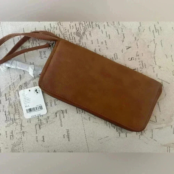 Free People Distressed Vegan Wallet/Wristlet, brown pebble texture New With Tags - Picture 5 of 10